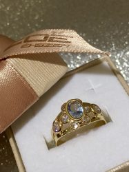Sárga arany világos kék és fehér köves gyűrű Au 1115