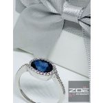 Valódi zafír kővel foglalt fehér arany gyűrű, brillekkel körbe foglalva. Klasszikus fazon.